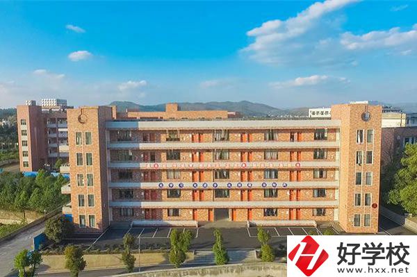 邵陽(yáng)市學(xué)習(xí)服裝設(shè)計(jì)專(zhuān)業(yè)，推薦這所中專(zhuān)學(xué)校