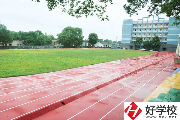 湖南瀟湘信科技工學校操場
