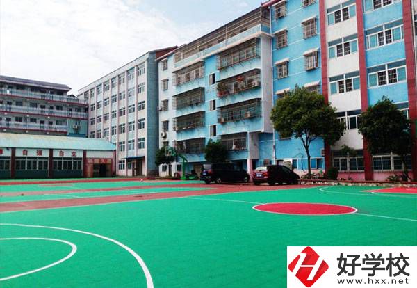 岳陽(yáng)市中山財(cái)經(jīng)職業(yè)學(xué)校的辦學(xué)條件怎么樣？