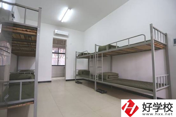 長沙湘都中等職業(yè)學校宿舍環(huán)境以及食堂環(huán)境怎么樣？