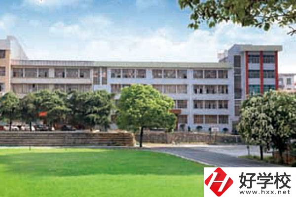 武岡市技工學(xué)校學(xué)費(fèi)多少錢(qián)？是公辦還是民辦？