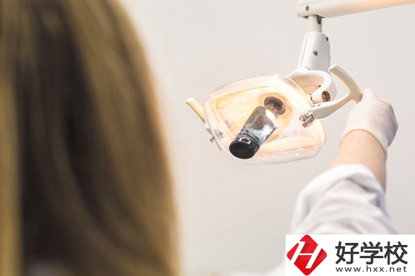 核工業(yè)衛(wèi)生學(xué)校護(hù)理專業(yè)值得學(xué)嗎？有沒(méi)有前途？