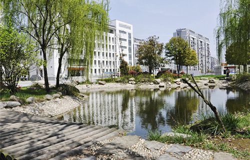 衢州市振華工貿(mào)學校