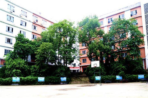 重慶園林技工學(xué)校學(xué)費(fèi)多少？