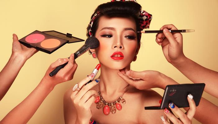 美容美發(fā)與造型化妝專(zhuān)業(yè)好就業(yè)嗎?