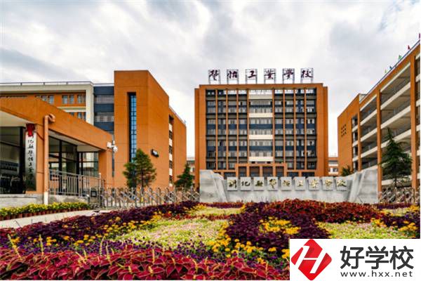 婁底有哪些公辦職高？職高和中專有什么區(qū)別？