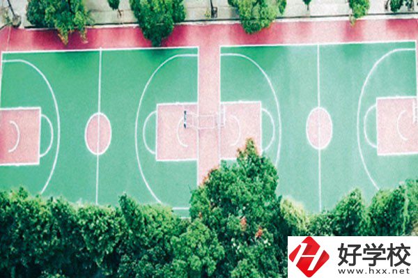 邵陽市英達(dá)中等職業(yè)技術(shù)學(xué)校運(yùn)動(dòng)場