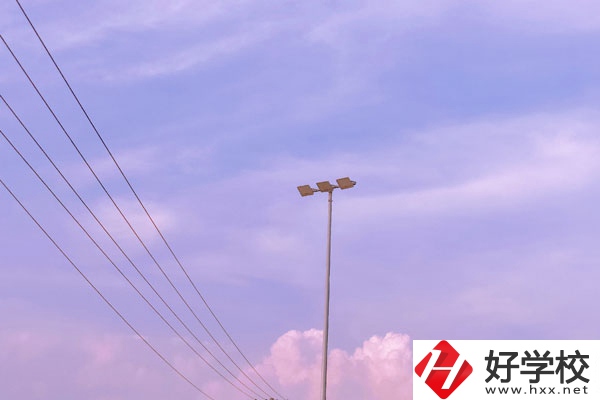 婁底市工貿(mào)職業(yè)中專學(xué)校怎么樣？