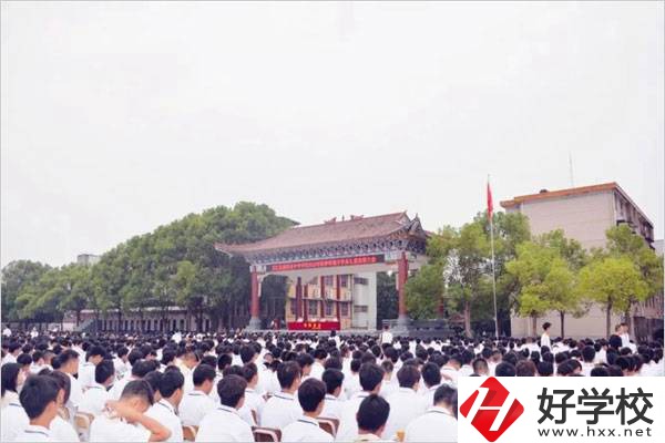 湖南省芷江民族職業(yè)中專(zhuān)學(xué)校運(yùn)動(dòng)場(chǎng)