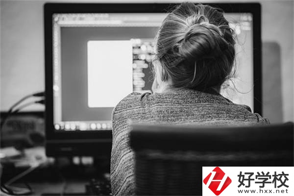 女生在湖南讀職高學(xué)什么專業(yè)好？可以參加高考嗎？