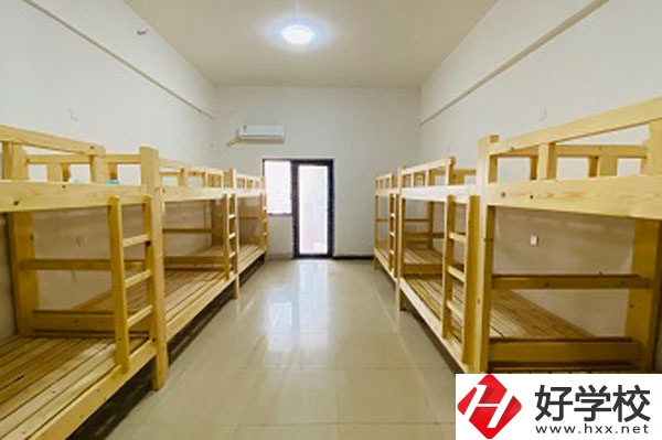 長沙湘麓醫(yī)藥中專學(xué)校怎么樣？有哪些招生專業(yè)？
