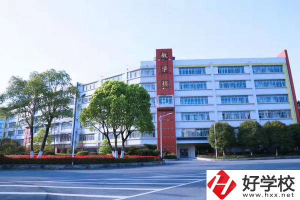 長沙市賀龍?bào)w育運(yùn)動(dòng)學(xué)校推薦去嗎？學(xué)校好嗎？