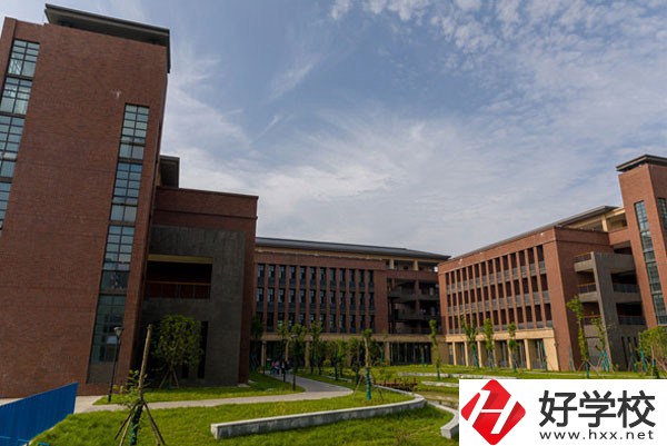 常德有哪些外語(yǔ)中職學(xué)校？開(kāi)設(shè)有什么專業(yè)？