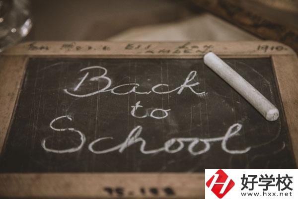 郴州有哪些公立的中專學(xué)校？專業(yè)有哪些？