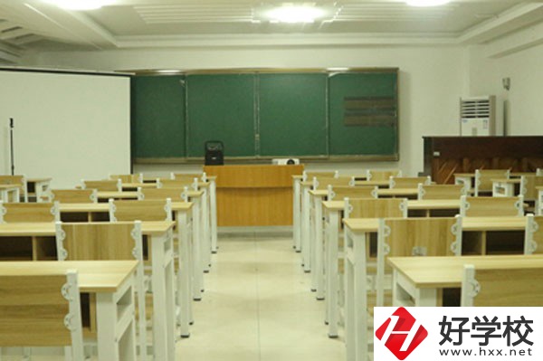 湖南長沙藝術(shù)學(xué)校專業(yè)學(xué)費是多少，有哪些助學(xué)政策？