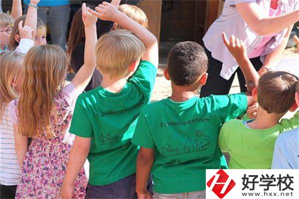 在湖南女生讀技校學(xué)什么專業(yè)最吃香？就業(yè)前景怎么樣？