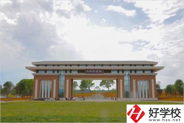 怎么去郴州思科中等職業(yè)學(xué)校？交通方便嗎？