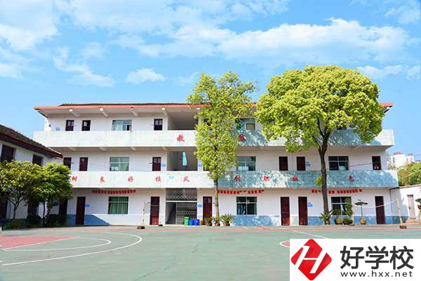 懷化有學(xué)舞蹈的中專學(xué)校嗎？招生人數(shù)多嗎？