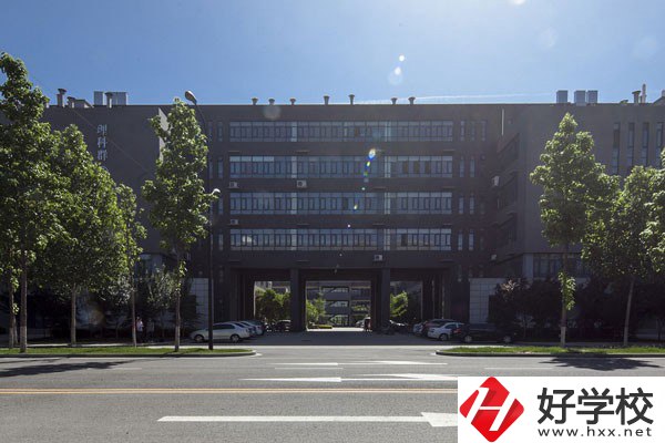 株洲市工業(yè)中等專(zhuān)業(yè)學(xué)校怎么樣？