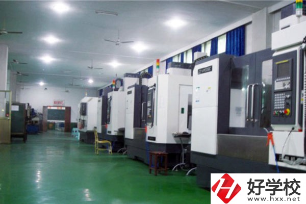 湖南兵器工業(yè)高級技工學校入學要注意什么？學費多少？