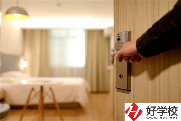 郴州有開設(shè)護理專業(yè)的中職嗎？哪些專業(yè)開設(shè)較多？