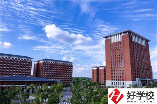 長(zhǎng)沙音樂(lè)表演專(zhuān)業(yè)比較好的中職有哪些？學(xué)費(fèi)貴嗎？