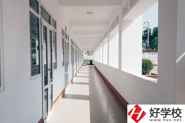 湖南有哪些衛(wèi)校？初中畢業(yè)讀衛(wèi)校好不好？