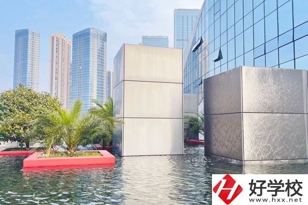 初中畢業(yè)想在邵陽(yáng)讀中專(zhuān)，有什么好學(xué)校？