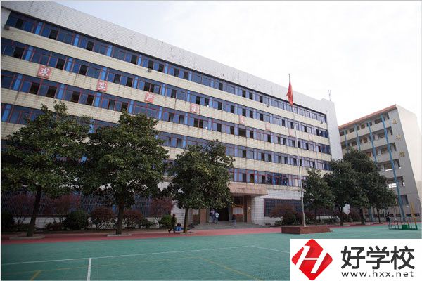 湖南省經(jīng)濟貿(mào)易職業(yè)中專學(xué)校教學(xué)樓