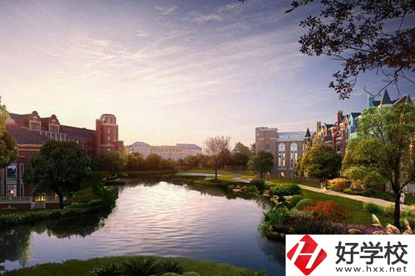 長沙市拔萃中等職業(yè)學(xué)校環(huán)境怎么樣？是公辦還是民辦？