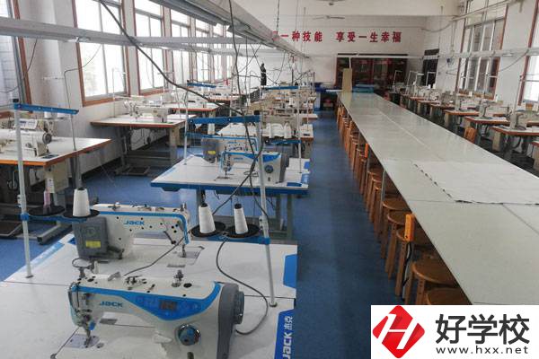 安鄉(xiāng)縣職業(yè)中專開設(shè)了哪些熱門專業(yè)？