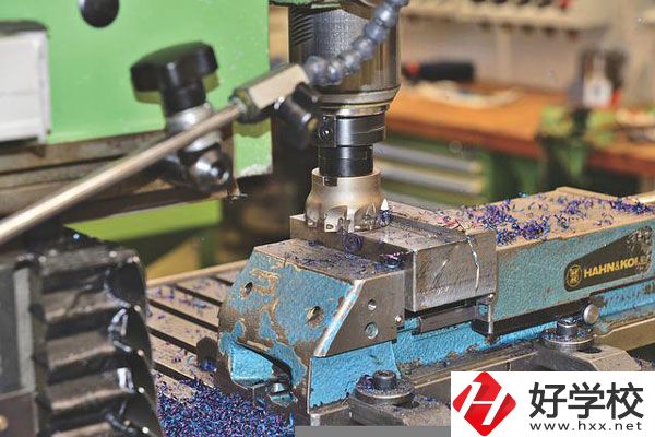 在婁底讀中職學(xué)校學(xué)什么專業(yè)比較好？