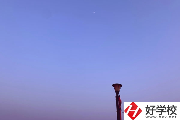 張家界旅游職業(yè)學(xué)校校園環(huán)境怎么樣？