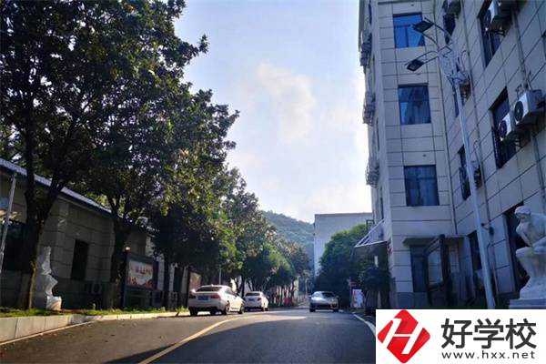 湖南有國家正規(guī)民辦技校嗎？民辦技校真的不值得讀嗎？