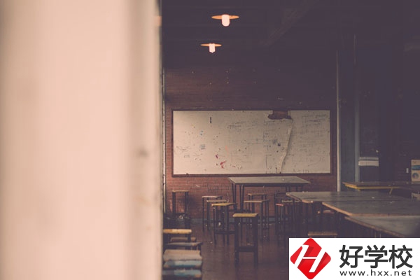懷化市商貿(mào)經(jīng)濟(jì)管理學(xué)校好不好？宿舍怎么樣？