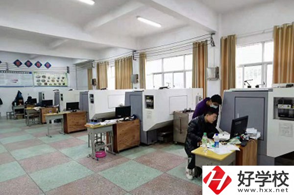 漣源市工貿(mào)職業(yè)中等專業(yè)學(xué)校有哪些特色專業(yè)？