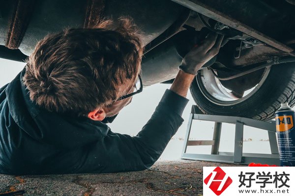 湖南省經(jīng)濟貿(mào)易職業(yè)中專學校汽車維修值得學嗎？