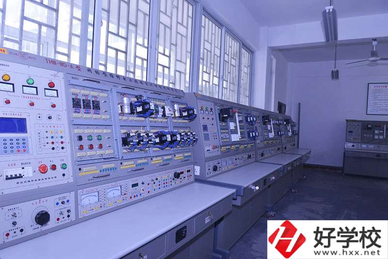 郴州工業(yè)交通學校實訓(xùn)室