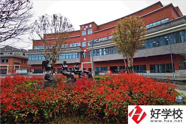想在長沙學(xué)文秘專業(yè)，推薦這所中職學(xué)校