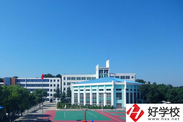 岳陽市中岳經(jīng)貿(mào)職業(yè)技術(shù)學(xué)校教學(xué)樓