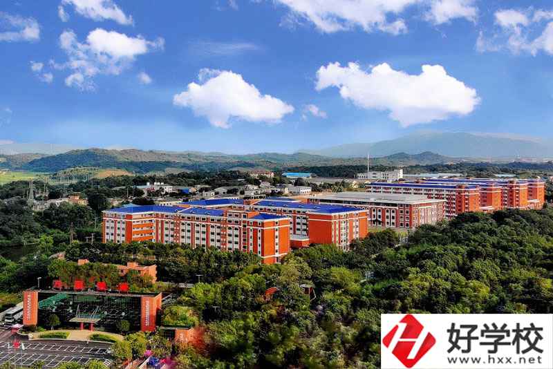 長沙醫(yī)學(xué)中專學(xué)校地址在哪？環(huán)境好不好？