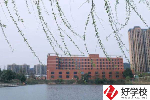 岳陽(yáng)有哪些公辦技校？學(xué)費(fèi)一般是多少？