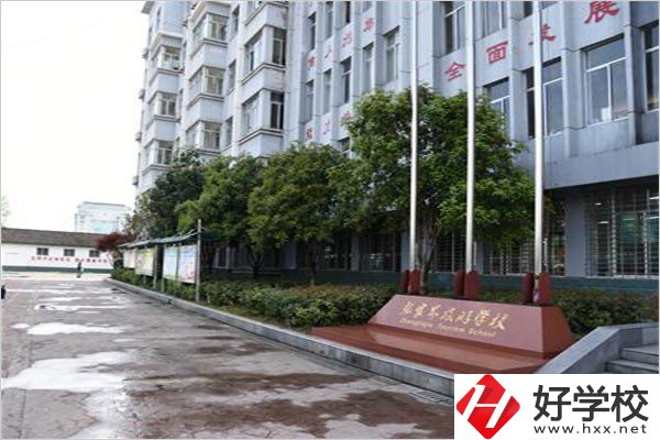 張家界旅游學(xué)校是湖南省重點(diǎn)學(xué)校嗎？