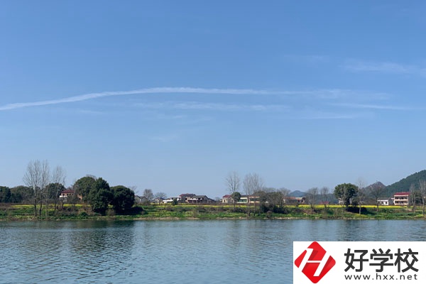 湘西州鳳凰職業(yè)中專是所怎樣的學(xué)校？