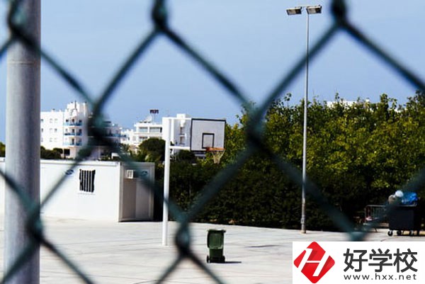 湖南省經(jīng)濟(jì)貿(mào)易職業(yè)中專學(xué)校好不好？宿舍怎么樣？