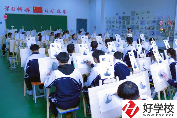 長沙鴻箐職業(yè)中專學(xué)校實訓(xùn)室