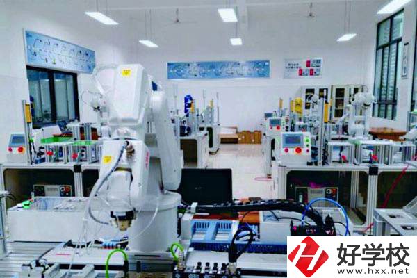 望城區(qū)職業(yè)中專是什么性質(zhì)的學(xué)校？一學(xué)期要多少錢？