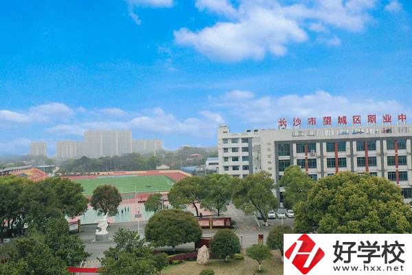 長沙市望城區(qū)職業(yè)中等專業(yè)學(xué)校的升學(xué)率和就業(yè)率怎么樣？