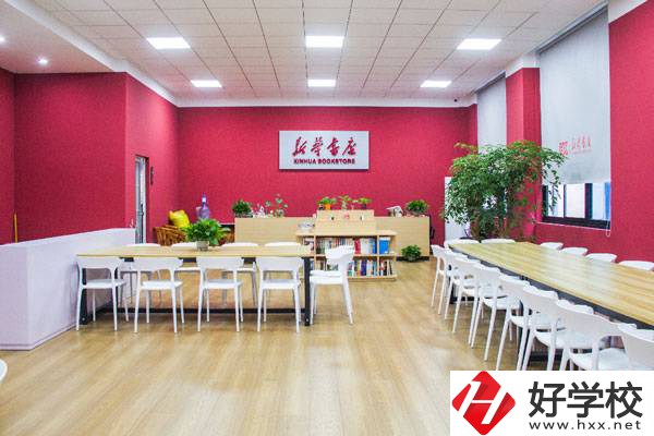 湖南工業(yè)貿(mào)易學(xué)校有哪些熱門專業(yè)，師資力量如何？