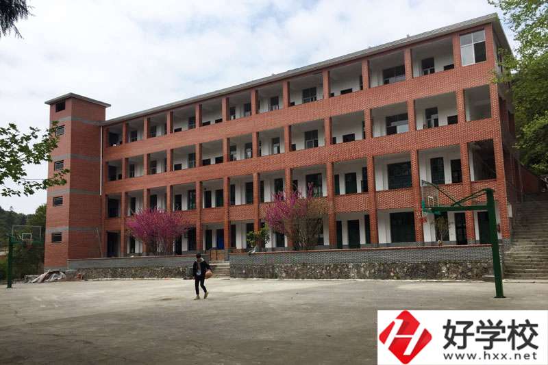 湖南湘西涉外經(jīng)濟職業(yè)學(xué)校收費貴不貴？值得報考嗎？